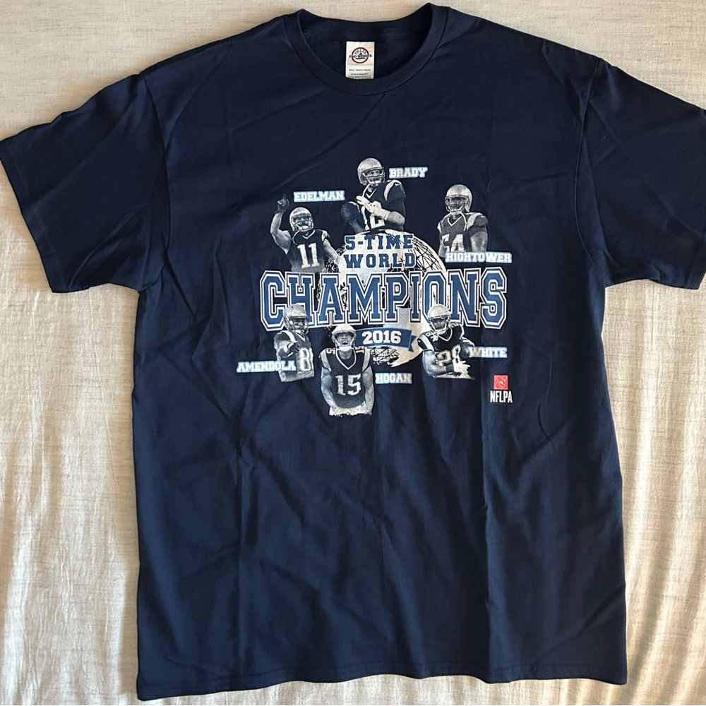 Patriots 5x World Champs 2016 Men’s T-shirt, Men’s size LARGE 
NWOT